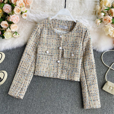 Κομψό γυναικείο μπουφάν κοντό με κουμπιά