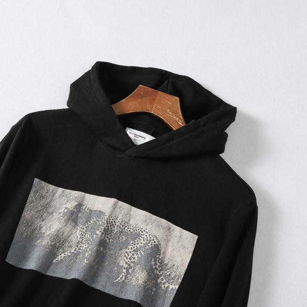 Uue mudeli aplikatsiooni ja kapuutsiga sügisene dressipluus