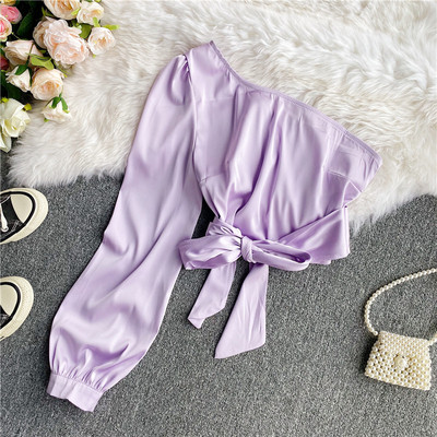 Stílusos női ing egy ujjal és szalaggal