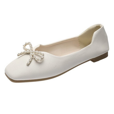 Μοντέρνα γυναικεία παπούτσια με επίπεδη σόλα