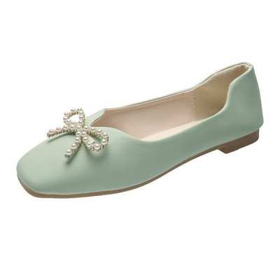 Μοντέρνα γυναικεία παπούτσια με επίπεδη σόλα