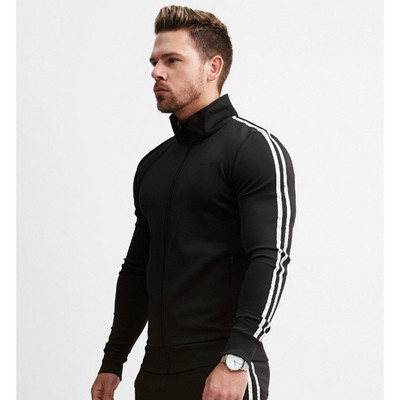 Férfi sportpulóver magas gallérral és szegéllyel az ujjakon