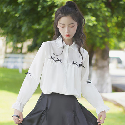 Naiste vabaajasärk klassikalise krae ja valgete paeltega