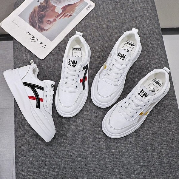 Γυναικεία αθλητικά παπούτσια με σόλα από καουτσούκ