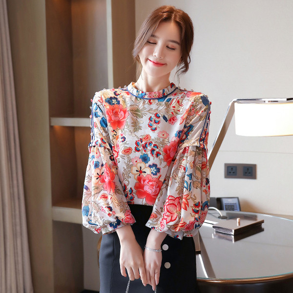 Νέο μοντέλο χρωματιστό γυναικείο πουκάμισο με φαρδιά μανίκια και οβάλ λαιμόκοψη