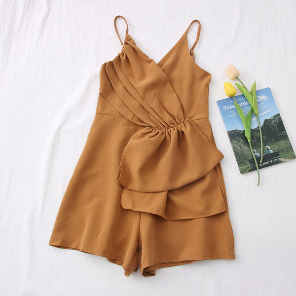 Μοντέρνα γυναικεία ολόσωμη φόρμα με λεπτά τιραντάκια