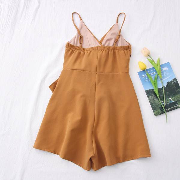 Μοντέρνα γυναικεία ολόσωμη φόρμα με λεπτά τιραντάκια