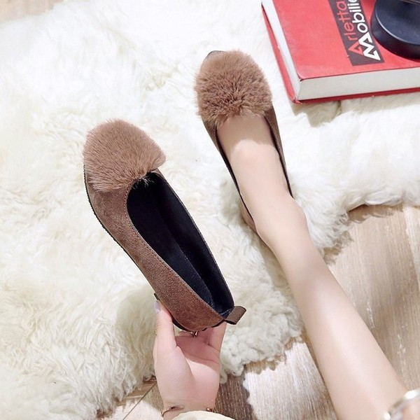 Modern női cipő pehely és lapos talppal