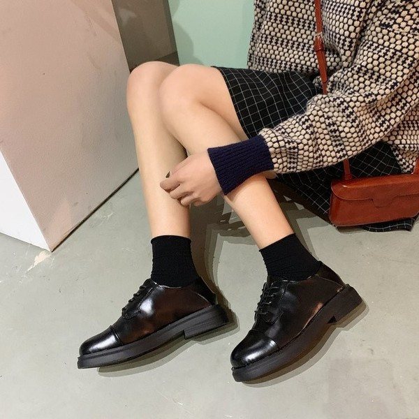 Nahast naiste paeltega kingad