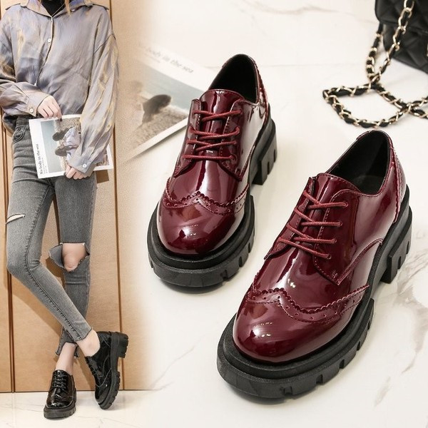 Naiste kaasaegsed kõrge tallaga lakknahast kingad