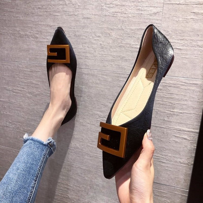 Μοντέρνα γυναικεία παπούτσια - μυτερό μοντέλο