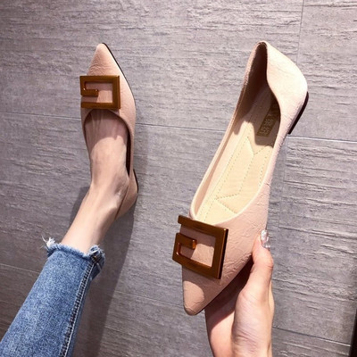 Μοντέρνα γυναικεία παπούτσια - μυτερό μοντέλο