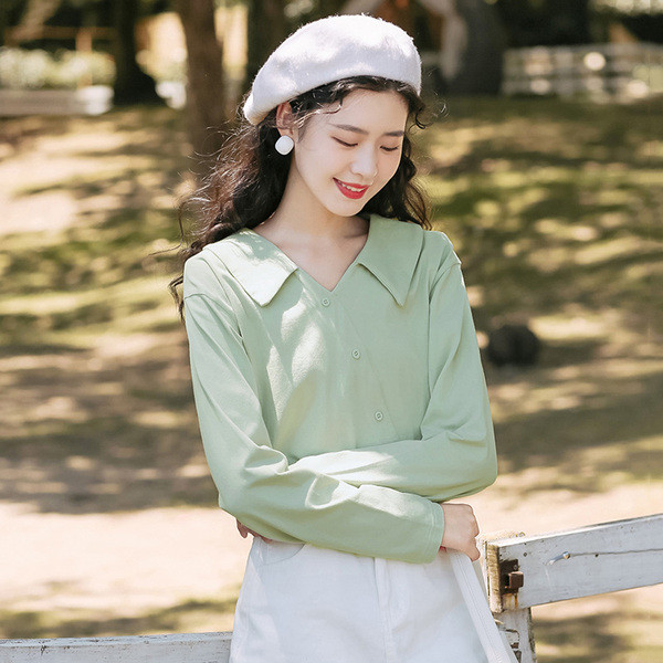 Γυναικείο casual πουκάμισο με ασύμμετρη στερέωση και κλασικό κολάρο