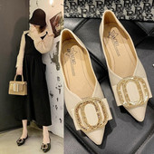 Μοντέρνα γυναικεία παπούτσια μυτερό μοντέλο και αγκράφα