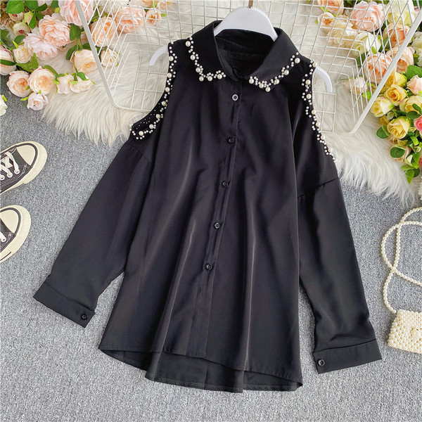 Modern női ing gyöngyökkel és csupasz vállakkal