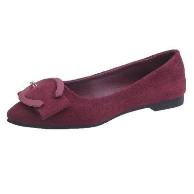 Model ženskih cipela od brušene kože na špic