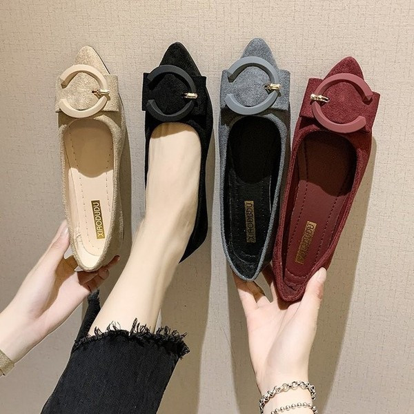 Model ženskih cipela od brušene kože na špic