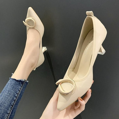 Naiste õhukese kontsaga nahast kingad