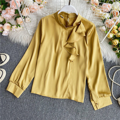 Modern női ing fürtökkel és alacsony gallérral