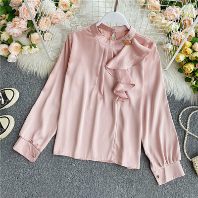 Modern női ing fürtökkel és alacsony gallérral