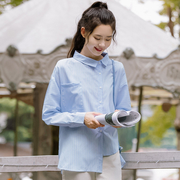 Sinine naiste särk klassikalise krae ja nööpidega