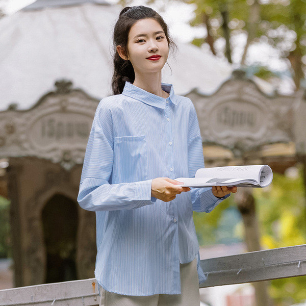 Sinine naiste särk klassikalise krae ja nööpidega