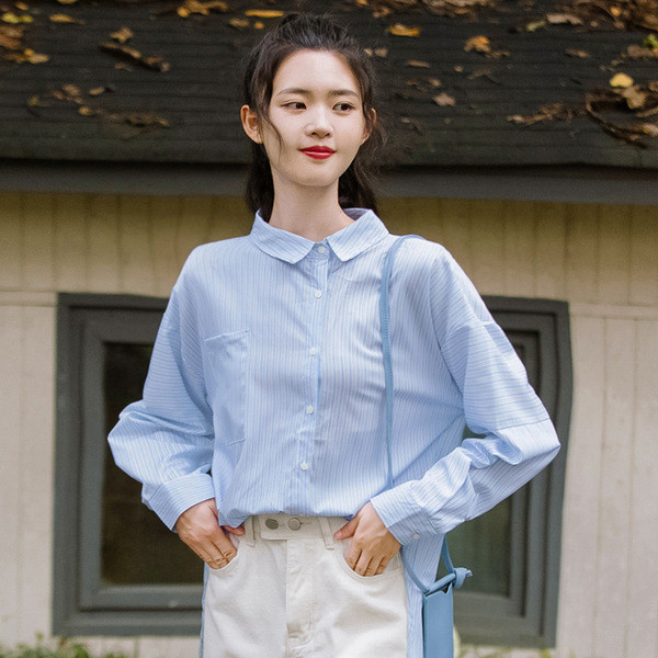 Sinine naiste särk klassikalise krae ja nööpidega