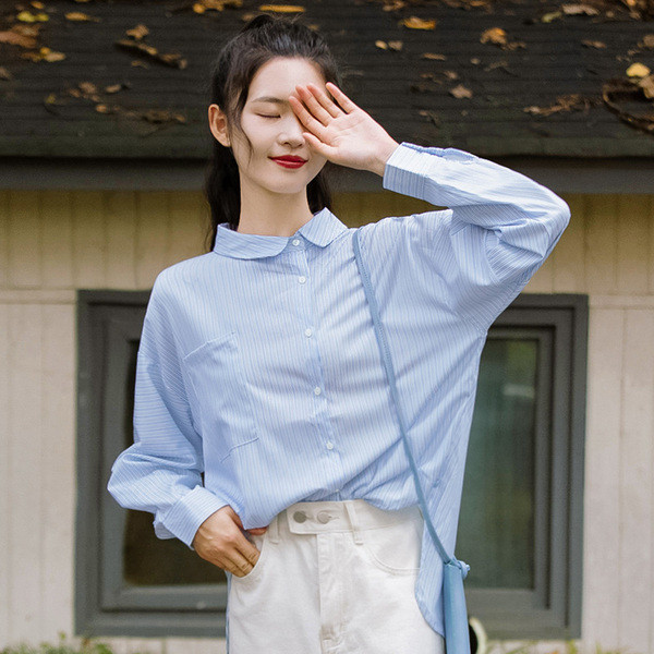 Sinine naiste särk klassikalise krae ja nööpidega