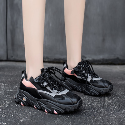 Ανδρικά αθλητικά παπούτσια με τραχιά σόλα και πλέγμα