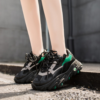 Ανδρικά αθλητικά παπούτσια με τραχιά σόλα και πλέγμα