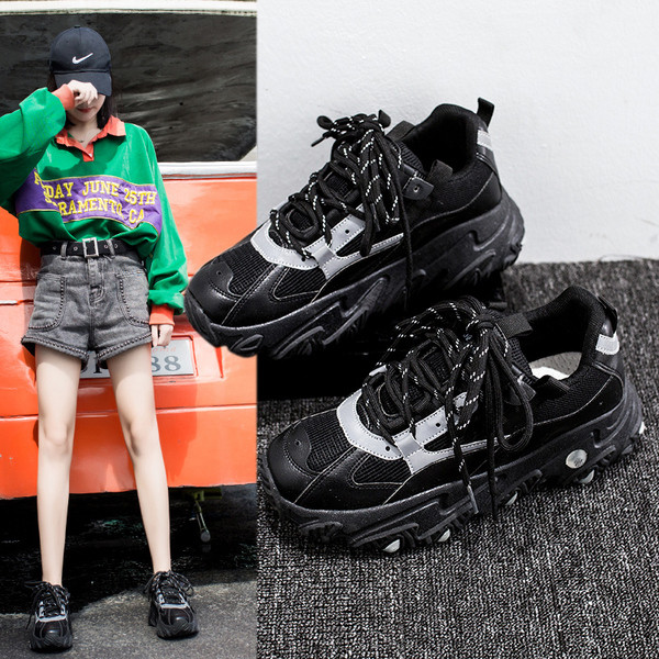 Ανδρικά αθλητικά παπούτσια με τραχιά σόλα και πλέγμα