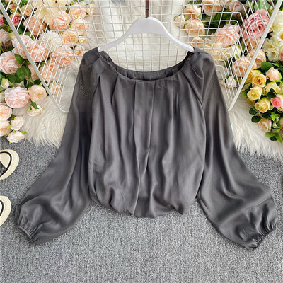 Μοντέρνο γυναικείο πουκάμισο με οβάλ λαιμόκοψη και φαρδιά μανίκια