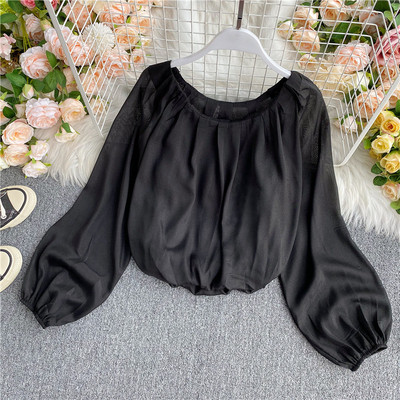 Μοντέρνο γυναικείο πουκάμισο με οβάλ λαιμόκοψη και φαρδιά μανίκια