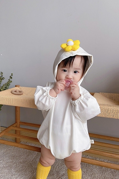 Babatest lányoknak kapucnival és 3D díszítéssel