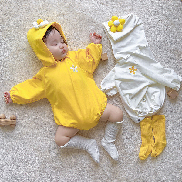 Babatest lányoknak kapucnival és 3D díszítéssel