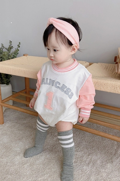 Uut mudelit pikkade varrukate ja pealdisega beebibody tüdrukutele