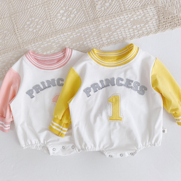 Uut mudelit pikkade varrukate ja pealdisega beebibody tüdrukutele