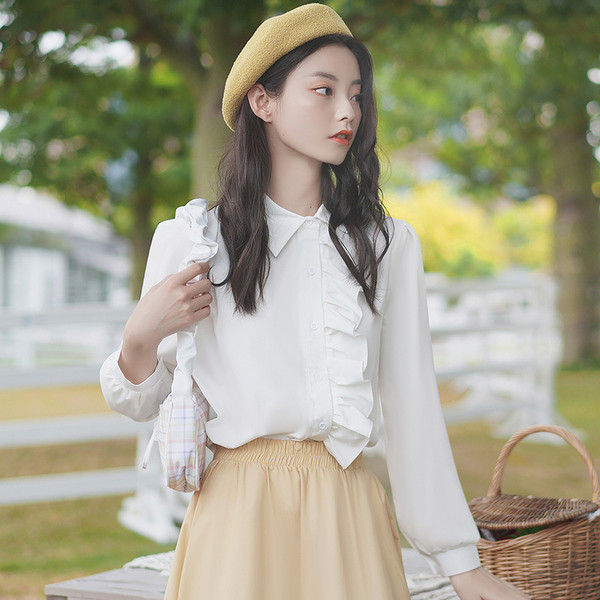 Γυναικείο πουκάμισο σε λευκό με βολάν και κλασικό γιακά