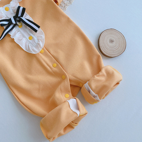 Kollane ovaalse kaelusega beebikombinesoon