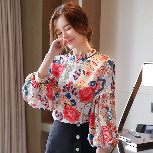 Laiade varrukatega ja lillelise mustriga naiste särk