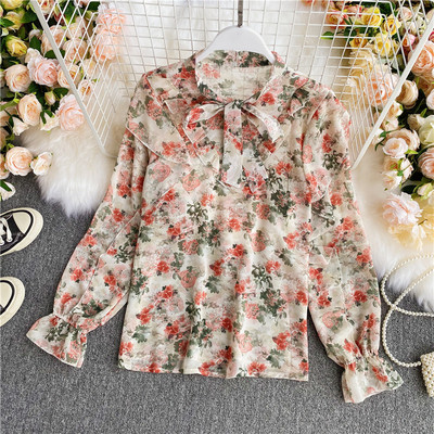 Virágmintás női ing gallérján szalaggal