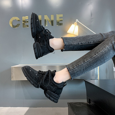 Modern női tornacipő fűzővel és kövekkel