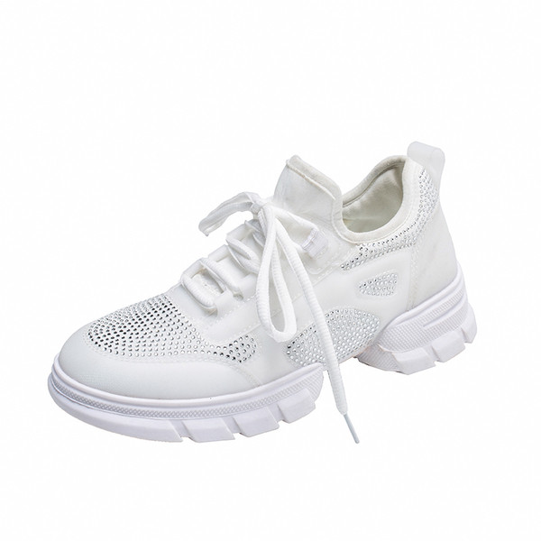 Modern női tornacipő fűzővel és kövekkel