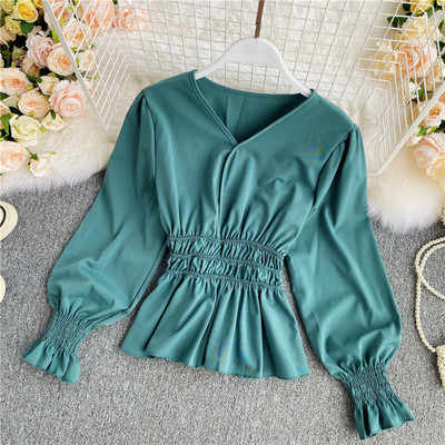 Moodne naiste särk elastse ja spitsikaelusega