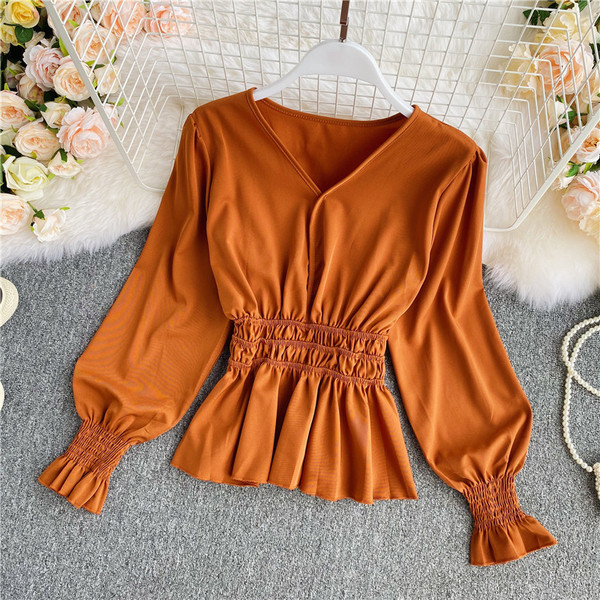 Moodne naiste särk elastse ja spitsikaelusega