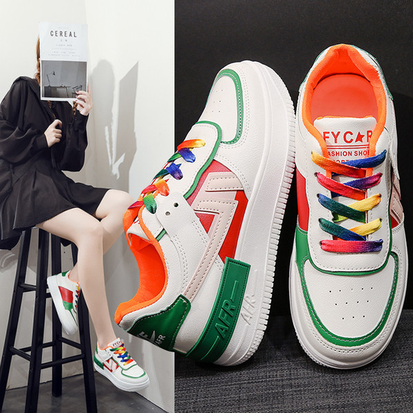 Alkalmi női tornacipő színes nyakkendőkkel, lapos talppal