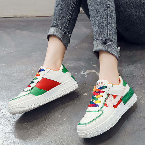 Alkalmi női tornacipő színes nyakkendőkkel, lapos talppal