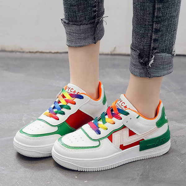 Alkalmi női tornacipő színes nyakkendőkkel, lapos talppal