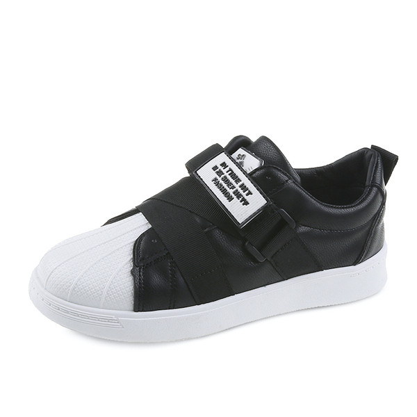 Casual γυναικεία αθλητικά παπούτσια με έμβλημα και επίπεδη σόλα