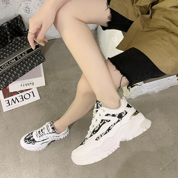 Női hétköznapi tornacipő vastag talppal